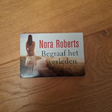 Dwarsligger Nora Roberts - Begraaf het verleden beschikbaar voor biedingen