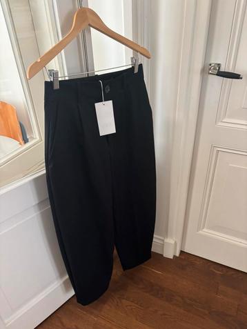 Zara zwarte barrel broek, zwarte pantalon, chino maat S/M beschikbaar voor biedingen