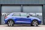 Volkswagen T-Roc 1.5 TSI 2x R-Line /IQ-LIGHT/PANODAK/CAMERA/, 1258 kg, Huisgarantie, 4 cilinders, Blauw