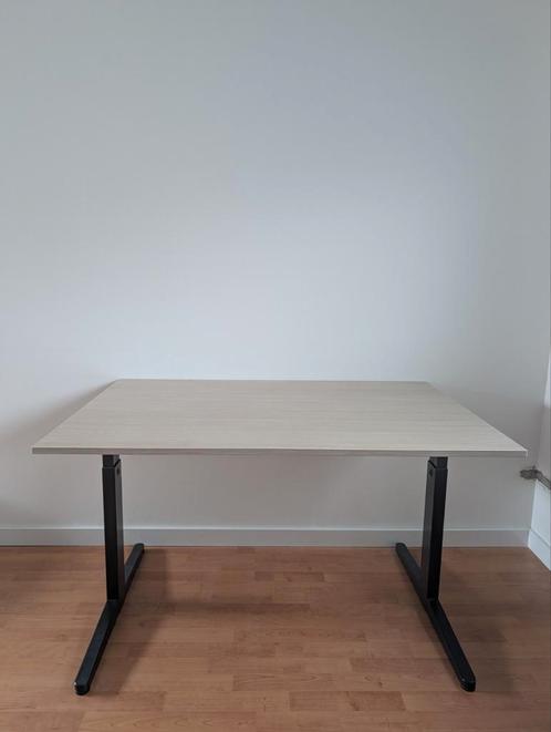 Ahrend zit-zit Bureau in hoogte verstelbaar 120x80, Huis en Inrichting, Bureaus, Zo goed als nieuw, Bureau, In hoogte verstelbaar