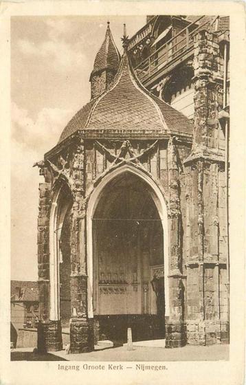 (381-425-001) Nijmegen Ingang Groote Kerk beschikbaar voor biedingen