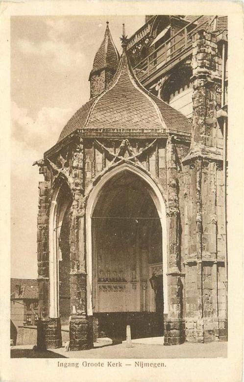 (381-425-001) Nijmegen Ingang Groote Kerk, Verzamelen, Ansichtkaarten | Nederland, Gelderland, Verzenden