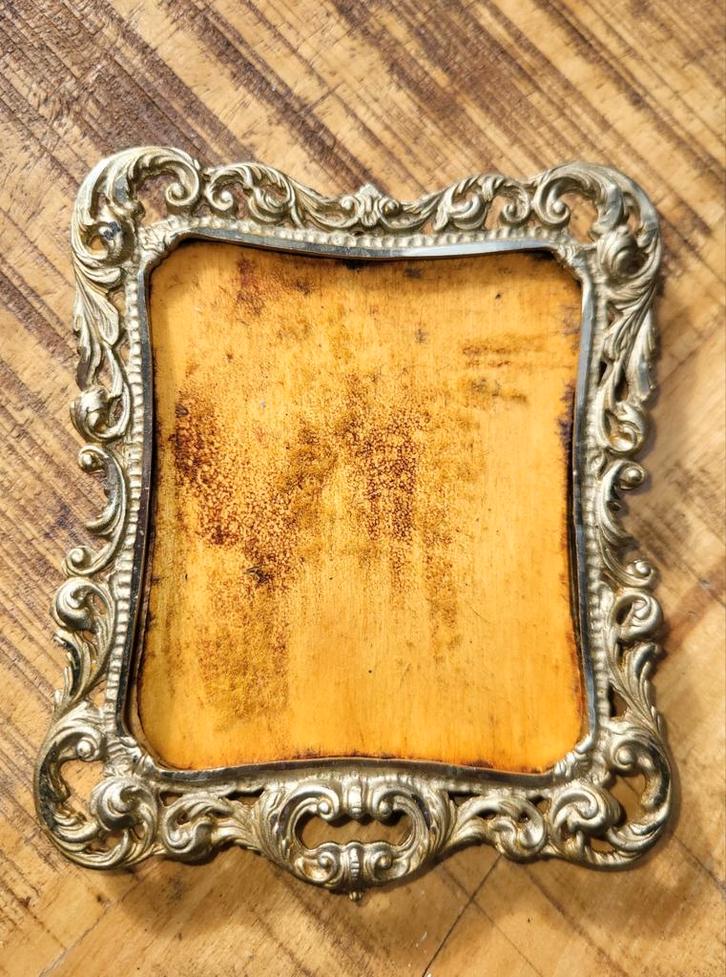 Oud fotolijstje met sierlijke rand, Huis en Inrichting, Woonaccessoires | Lijsten, Gebruikt, Minder dan 50 cm, Minder dan 50 cm