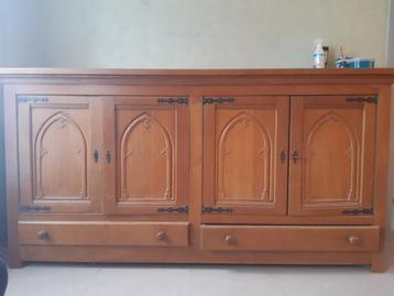 Vintage volhouten , ruime , buffetkast  beschikbaar voor biedingen