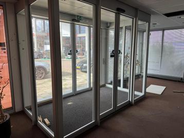 Automatische schuifdeuren beschikbaar voor biedingen