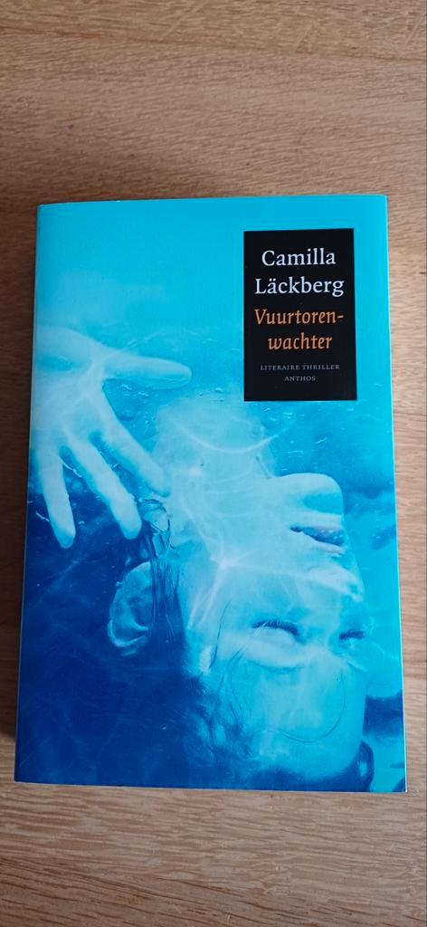Vuurtorenwachter - Camilla Läckberg, Boeken, Thrillers, Zo goed als nieuw, Nederland, Ophalen of Verzenden