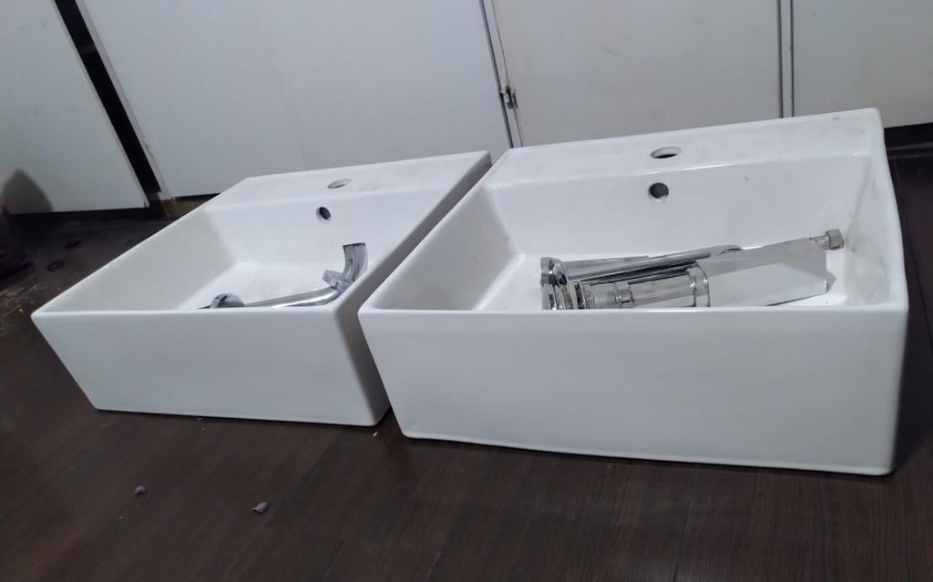 Twee vierkante wasbakken - nog 1 beschikbaar, Ophalen, Zo goed als nieuw