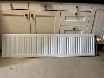 Radiator 160x40 (11) + Danfoss thermostaat en J-beugels beschikbaar voor biedingen