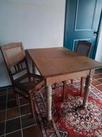Landelijke eettafel met 4 stoelen waarvan 2 met armleuningen, Huis en Inrichting, Complete eetkamers, Ophalen, Gebruikt, Landelijk