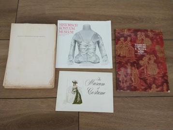 Partij boeken kostuum theater mode boek beschikbaar voor biedingen