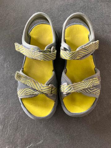 Decathlon Sandalen Maat 30/31 beschikbaar voor biedingen