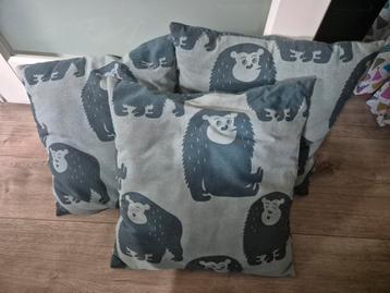 3 leuke kussens  beschikbaar voor biedingen