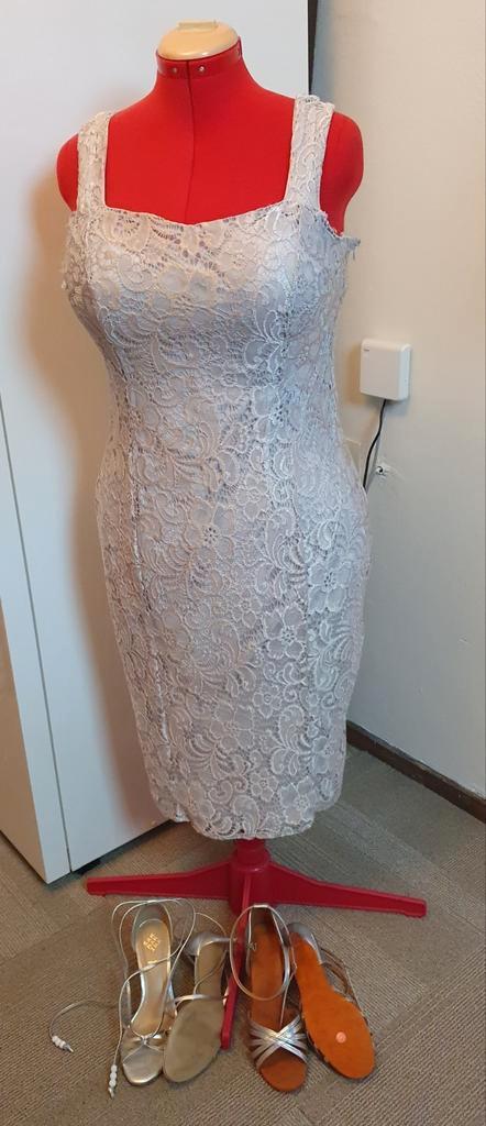 Zilver/grijze avond jurk 42, zilveren schoenen 38, Kleding | Dames, Gelegenheidskleding, Zo goed als nieuw, Cocktailjurk, Maat 38/40 (M)