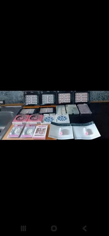 Bundel nieuwe sets kunstnagels inclusief lijm beschikbaar voor biedingen