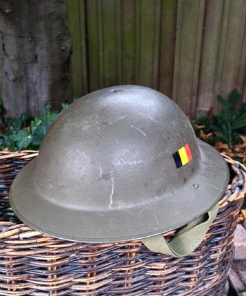 Oude legerhelm uit België  beschikbaar voor biedingen