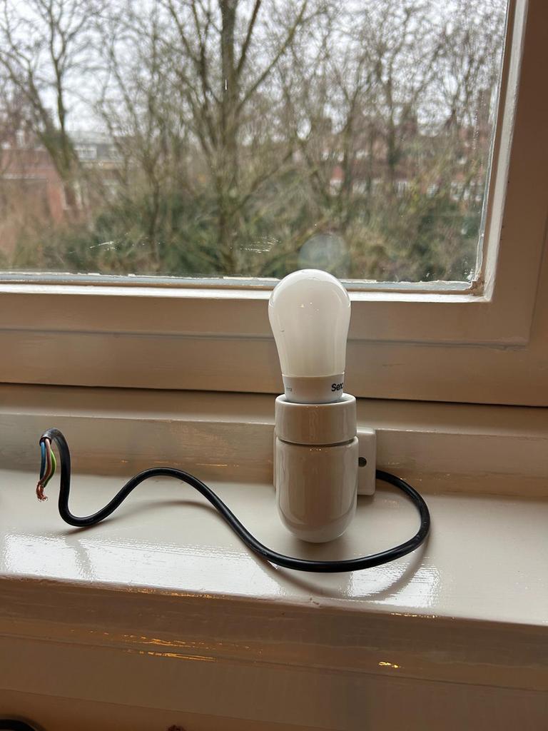 Porseleinen lamp / fittinglamp met schakelaar – E27, Ophalen, Zo goed als nieuw
