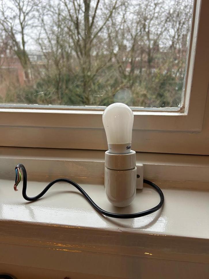 Porseleinen lamp / fittinglamp met schakelaar – E27, Huis en Inrichting, Lampen | Wandlampen, Zo goed als nieuw, Ophalen