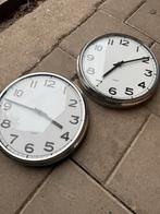 2 Quartz Klokken - €20, Ophalen of Verzenden, Gebruikt, Analoog, Wandklok