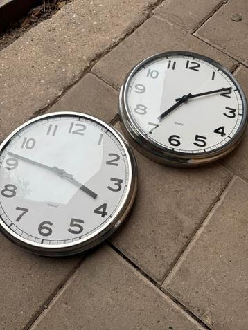 2 Quartz Klokken - €20 beschikbaar voor biedingen