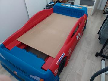 Race auto bed beschikbaar voor biedingen