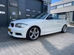 Mooie BMW 1-Serie 2.0 118I Cabrio AUT 2008 M pakket - APK, Cabriolet, 4 stoelen, Wit, Leder