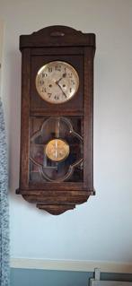Oude wandklok. Met Bim Bam slag, Antiek en Kunst, Antiek | Klokken, Ophalen