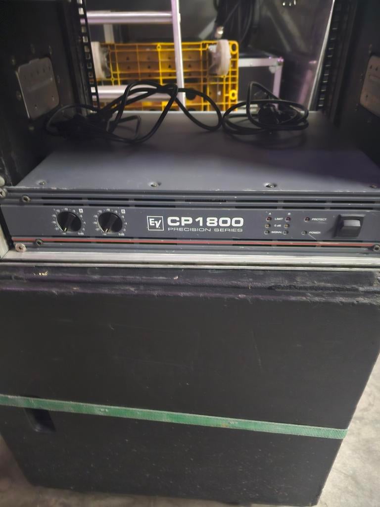 EV CP1800 Precision Series Versterker, Ophalen of Verzenden, Gebruikt, 500 tot 1000 watt, P.A.