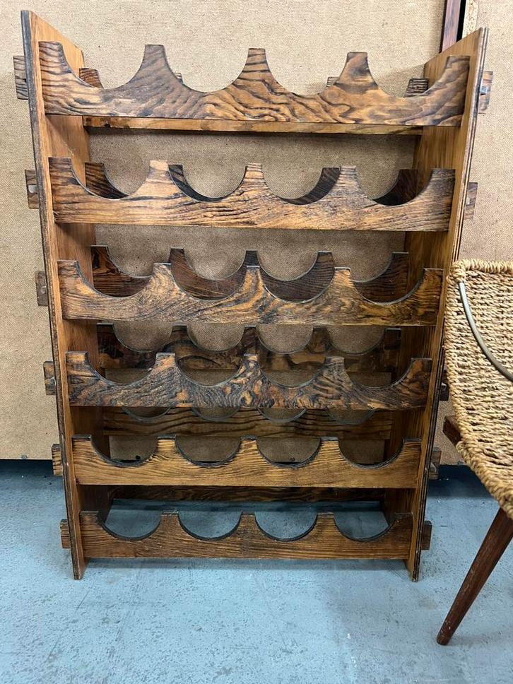 Vintage houten wijnrek – handgemaakt voor 24 flessen, Huis en Inrichting, Woonaccessoires | Wijnrekken, Zo goed als nieuw, Minder dan 50 cm