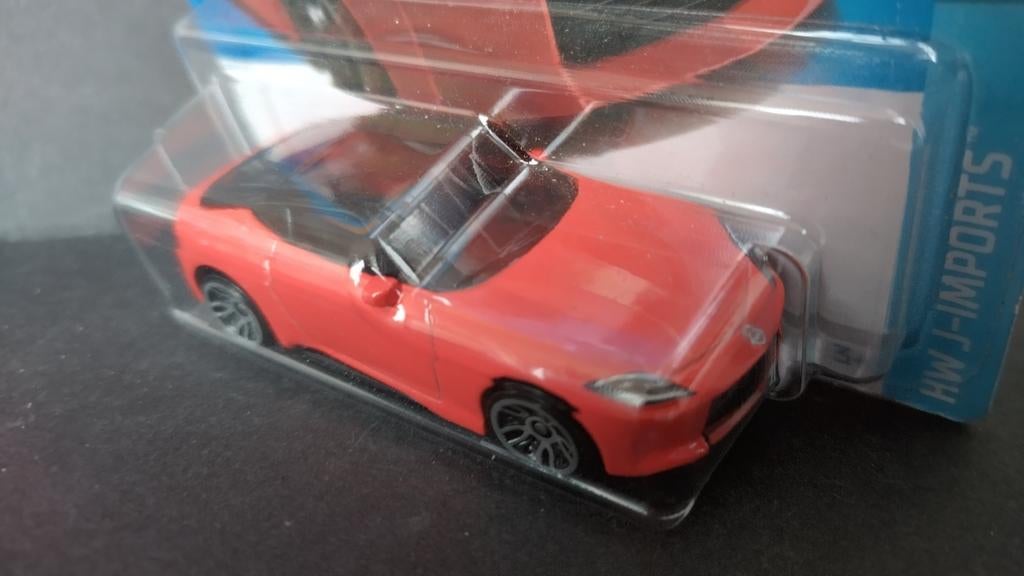 Nissan 400 Z red 1:64 3inch Hotwheels Pol, Auto, Nieuw, Ophalen of Verzenden, Mattel