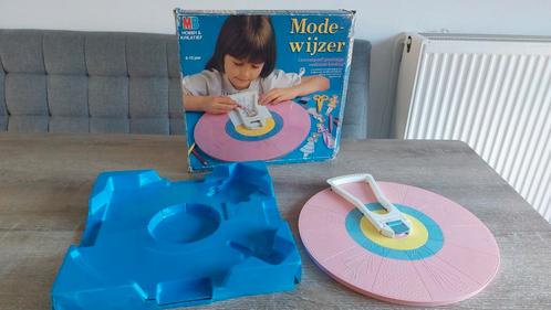 Vintage jaren 80 modewijzer MB mode wijzer modelen tekenen, Kinderen en Baby's, Speelgoed | Educatief en Creatief, Gebruikt, Knutselen