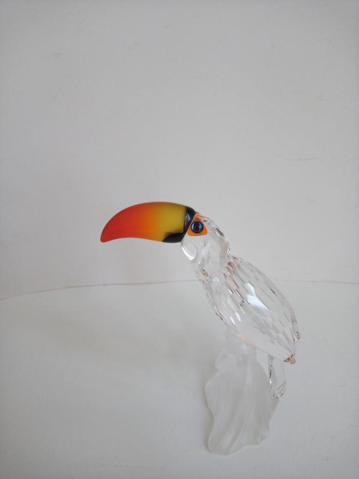 Swarovski kristal Toekan met gekleurde snavel gemerkt zwaan, Verzamelen, Swarovski, Zo goed als nieuw, Figuurtje, Verzenden