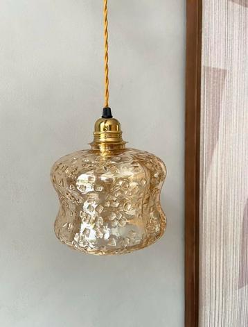 Vintage glazen hanglamp beschikbaar voor biedingen
