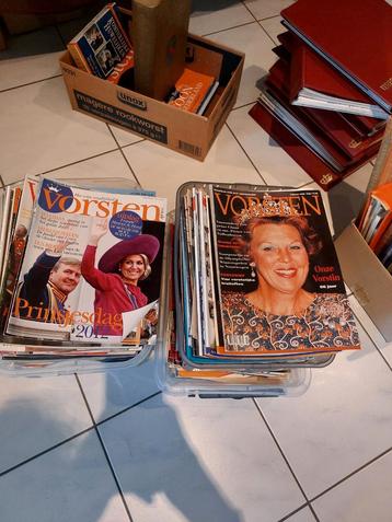 Bladen + boeken koningklijk huis  beschikbaar voor biedingen