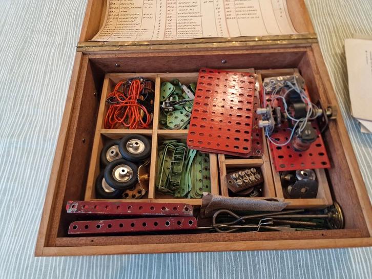 Vintage Meccano Bouwdoos met Handleidingen, Hobby en Vrije tijd, Modelbouw | Auto's en Voertuigen, Gebruikt, Overige typen, Groter dan 1:32
