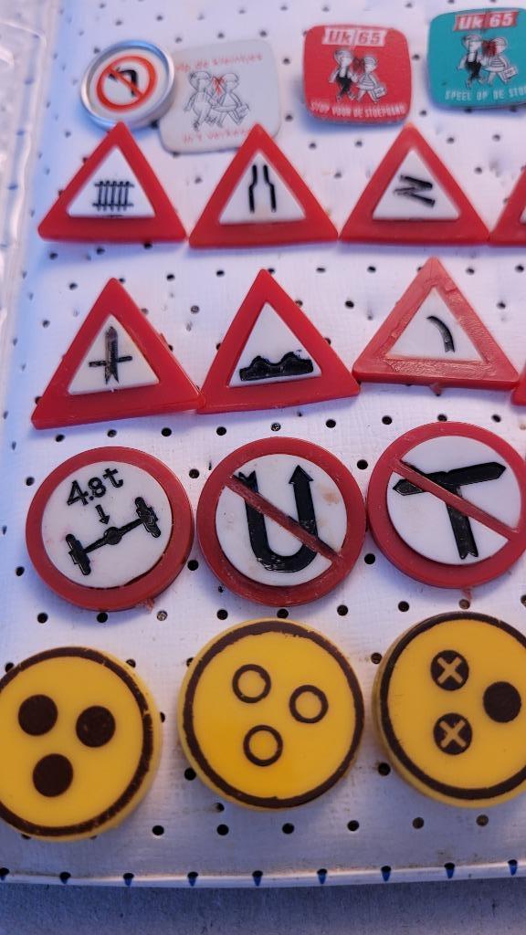 Veilig verkeer speldjes, Verzamelen, Speldjes, Pins en Buttons, Zo goed als nieuw, Speldje of Pin, Transport, Verzenden