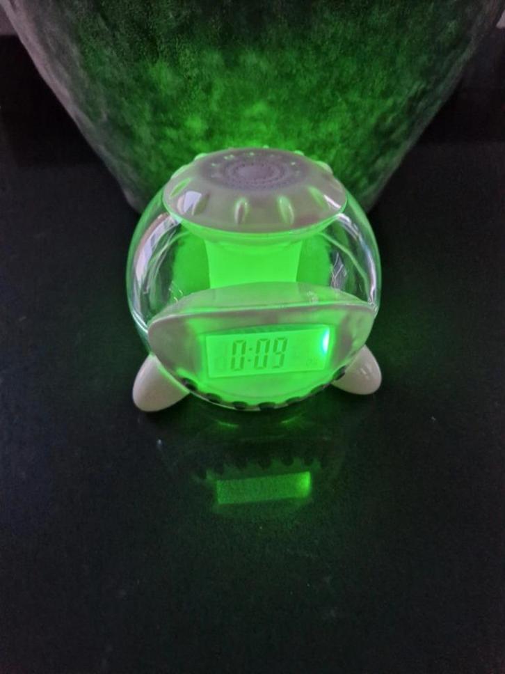 wekker 6 verschillende kleuren en 6 verschillende geluiden, Witgoed en Apparatuur, Wekkers, Zo goed als nieuw, Digitaal, Ophalen of Verzenden