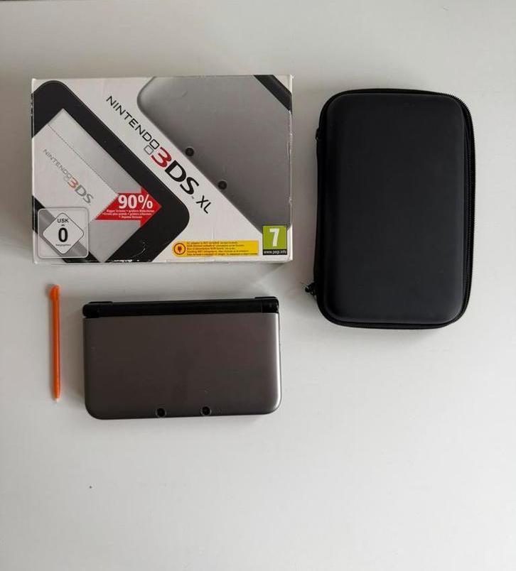 Nintendo 3DS XL Zilver Zwart - Compleet met doos!, Spelcomputers en Games, Spelcomputers | Nintendo 2DS en 3DS, Zo goed als nieuw