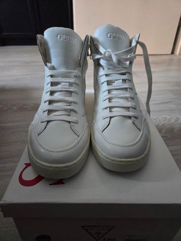 Guess Hoge Gympen - Nieuw in Doos beschikbaar voor biedingen