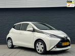Toyota Aygo 1.0 VVT-i x-play NAVIGATIE/AIRCO/5DRS, Voorwielaandrijving, Gebruikt, Euro 6, 4 stoelen
