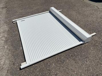 Wit elektrisch rolluik 210,5 cm breed x 166,5 cm hoog zgan beschikbaar voor biedingen