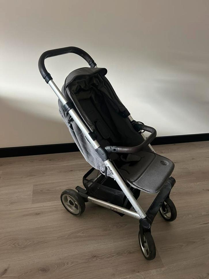 Musty nexo buggy, Kinderen en Baby's, Buggy's, Zo goed als nieuw, Verstelbare rugleuning, Zonnekap, Ophalen