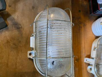 plafondlamp voor in de schuur/berging of garage  beschikbaar voor biedingen