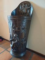 Antieke Paraplubak met Reliëf, Ophalen