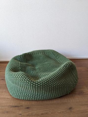 Groene poef comfortabel, karaktervol en klaar voor 2de leven beschikbaar voor biedingen