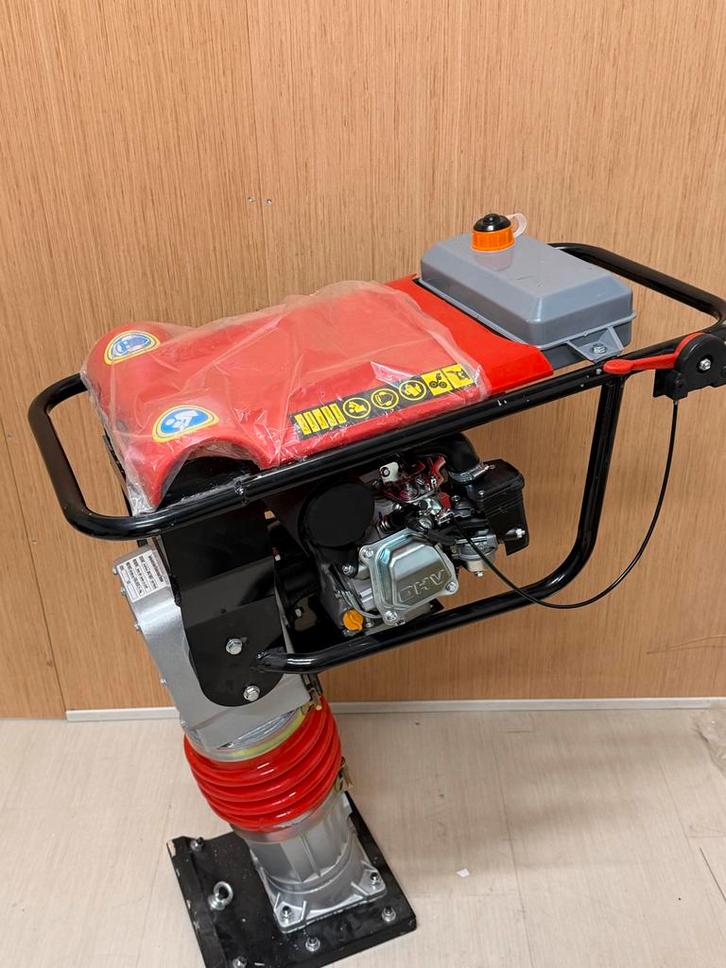 Nieuwe Trilstamper, Zakelijke goederen, Machines en Bouw | Liften, Steigers en Ladders, Ophalen