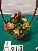 mandje met gouden kerstversiering  [a913], Diversen, Kerst, Ophalen of Verzenden, 'T Olde Gre-j, Info@toldegrej.nl, Endepoelstraat 20f Didam