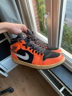 Air Jordan 1 Mid Orange Black, Ophalen of Verzenden, Zo goed als nieuw