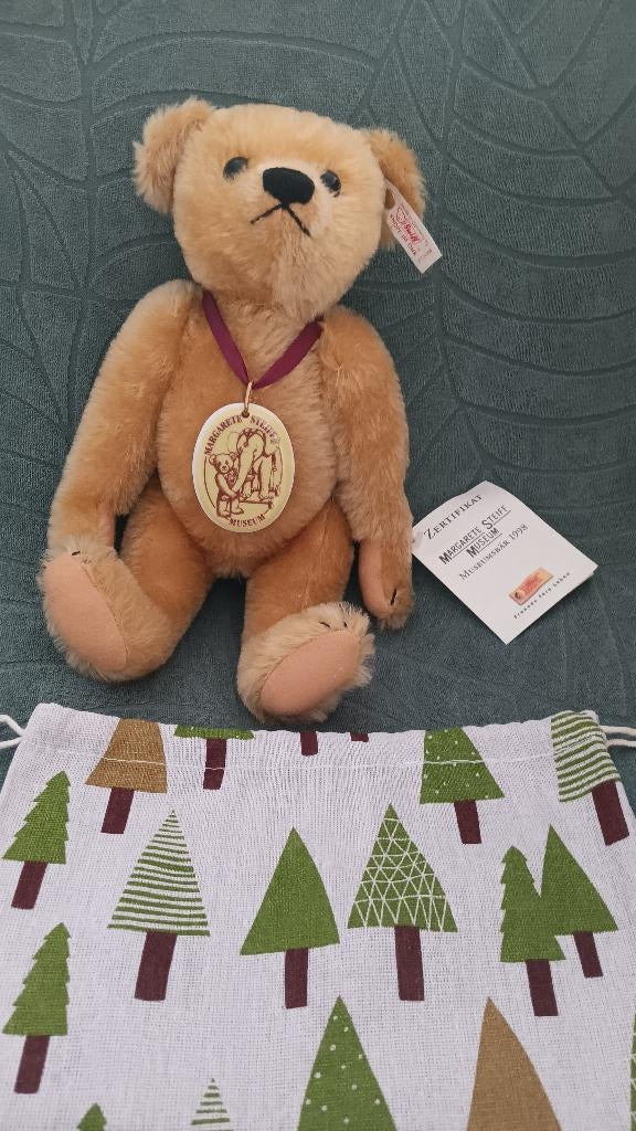 1998 Steiff EAN 670084 Museumbär Giengen, 30cm NIEUWSTAAT, RichardSteiffstrasse, Steiff, Steiff, Stoffen beer