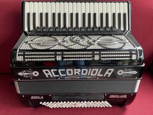 Italiaanse Accordiola Piano V Cassotto accordeon . 5 korig, Muziek en Instrumenten, Accordeons, Gebruikt, Toetsaccordeon, 120-bas