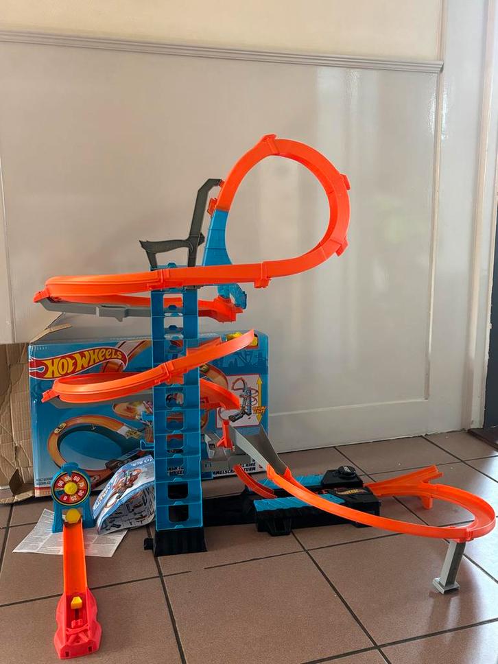 Hot Wheels Racebaan - Sky crash tower, Kinderen en Baby's, Speelgoed | Racebanen, Zo goed als nieuw, Racebaan, Handmatig, Hot Wheels